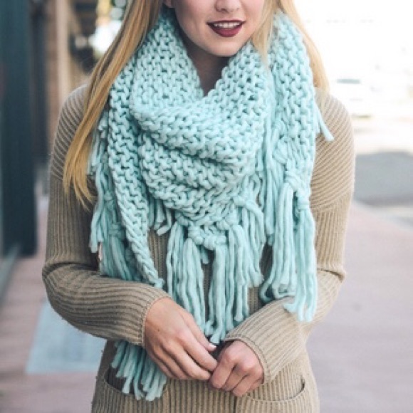 Oversized Knit Tassel Triangle Scarf - Picture 4 of 7